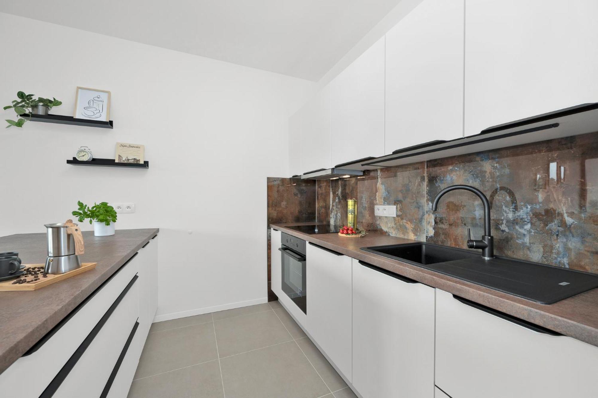 Fully Equipped Apartments With Terraces, Free Garage Parking, Netflix & Ac - By Apartmany Slapanice Cz 外观 照片