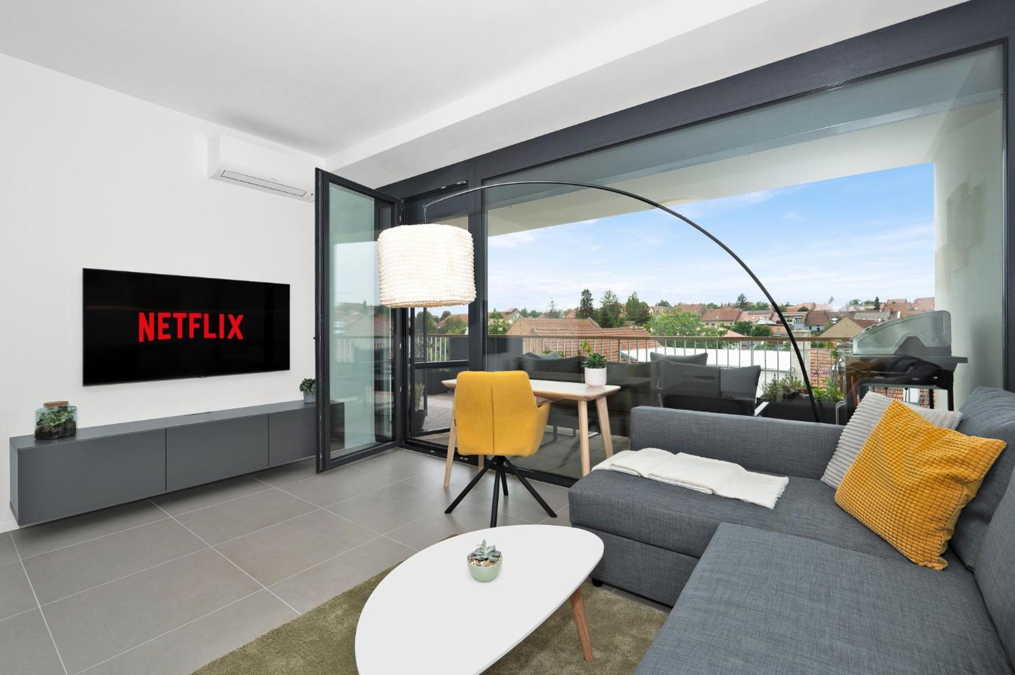 Fully Equipped Apartments With Terraces, Free Garage Parking, Netflix & Ac - By Apartmany Slapanice Cz 外观 照片