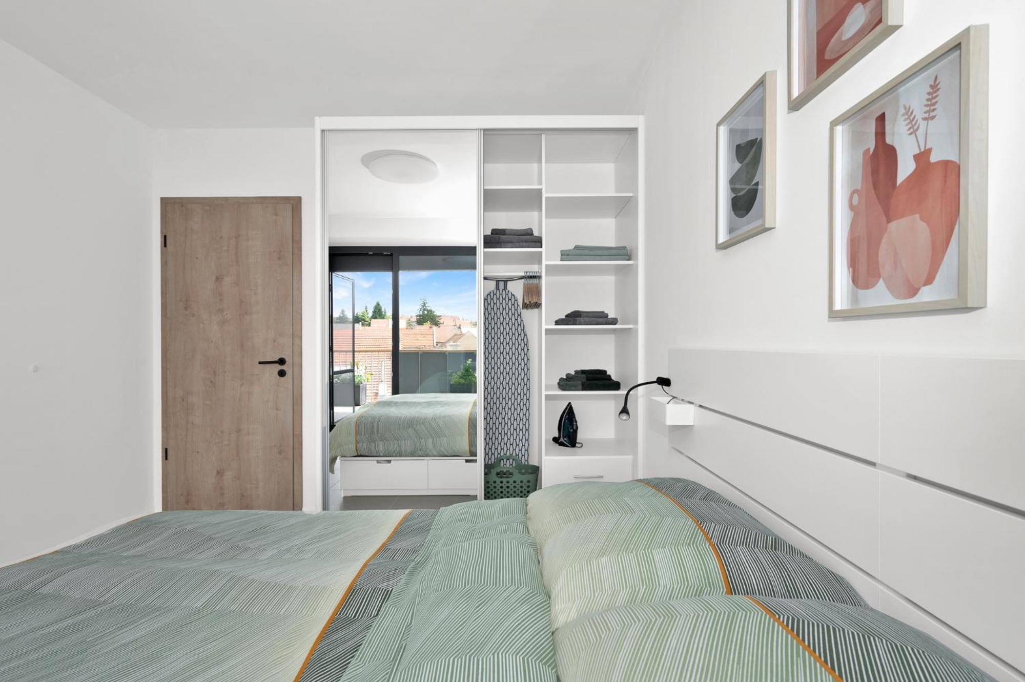 Fully Equipped Apartments With Terraces, Free Garage Parking, Netflix & Ac - By Apartmany Slapanice Cz 外观 照片