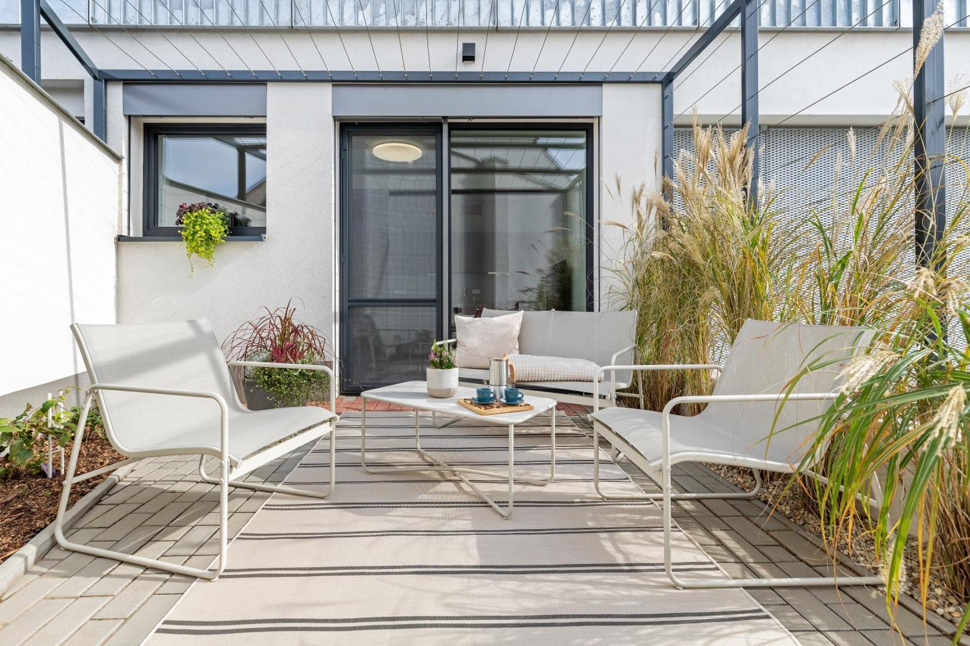 Fully Equipped Apartments With Terraces, Free Garage Parking, Netflix & Ac - By Apartmany Slapanice Cz 外观 照片