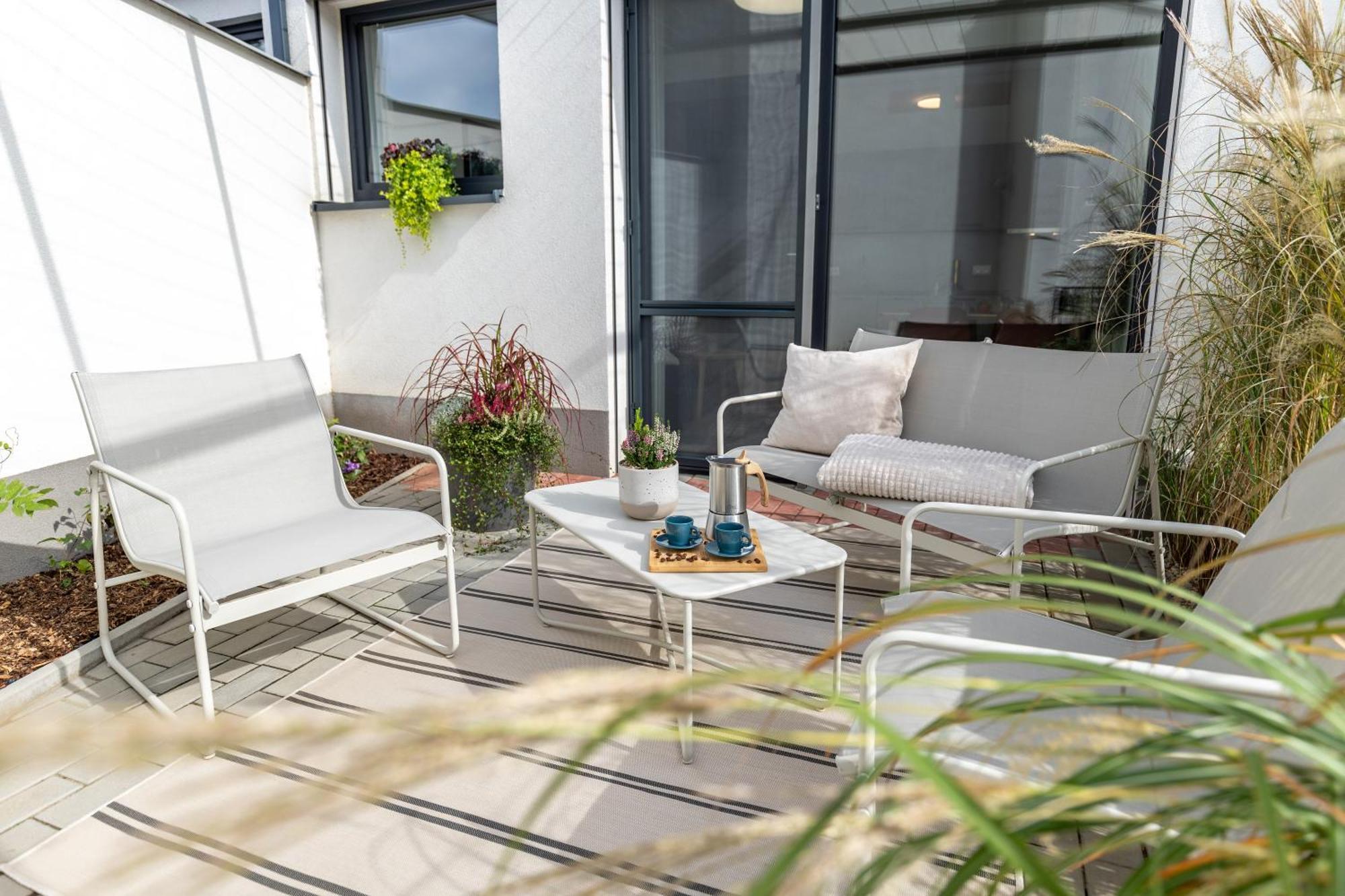 Fully Equipped Apartments With Terraces, Free Garage Parking, Netflix & Ac - By Apartmany Slapanice Cz 外观 照片